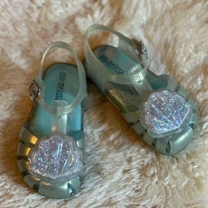 Mini Melissa Shell Sandals, size 9